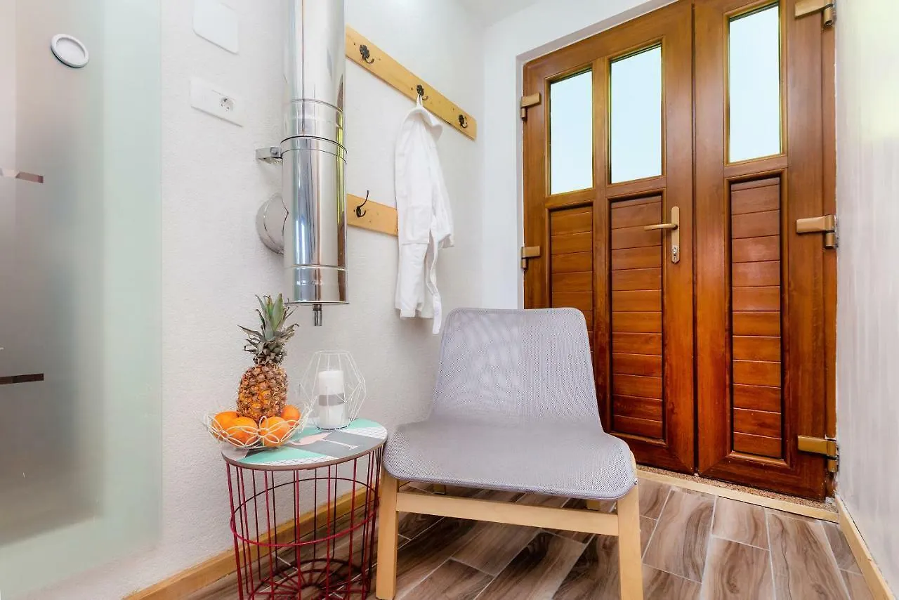 Kuca Za Odmor Villa.Ris ロクヴェ シャレー